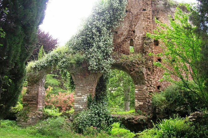 Garden of Ninfa and Sermoneta Day Trip from Rome with Lunch - Exploring Caetani Castle and medieval Sermoneta