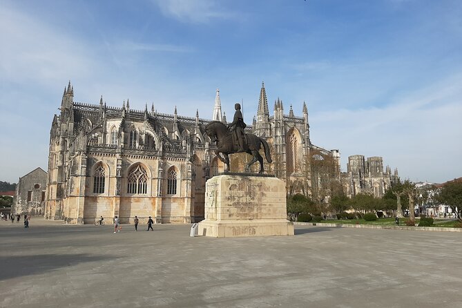 Garden of Peace Eden Park, Grutas, Fátima, Batalha, Nazaré,Óbidos - A private route from Lisbon with a lot packed in