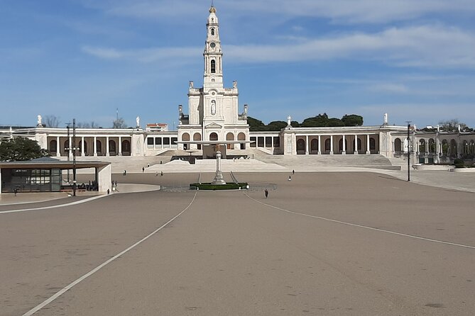 Garden of Peace Eden Park, Grutas, Fátima, Batalha, Nazaré,Óbidos - Nazaré brings the biggest views