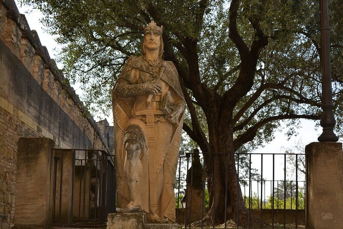 Gardens & Fortress of Catholic Kings Tickets & Tour in English - Timing, walking, and group size