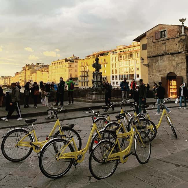 Gardens, markets and hidden gems in Florence, by city bike - A cemetery, a family square, and a pocket garden