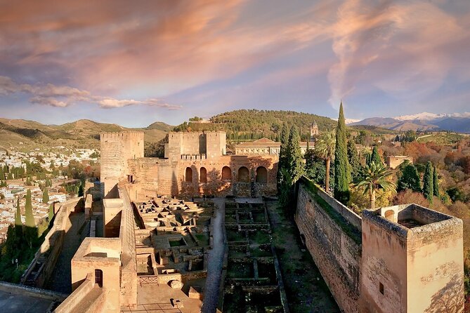 Generalife, Gardens and Alcazaba guided tour (without Nasrid Palaces) - What this Alhambra tour actually covers