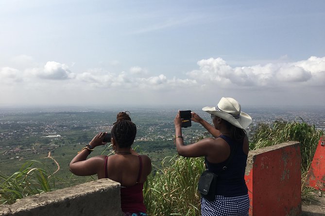 Ghana Eastern Explorer - Boti Falls, Aburi Gardens & Tetther Quarshie Cocoa Farm - Lunch, snacks, and the practical comforts