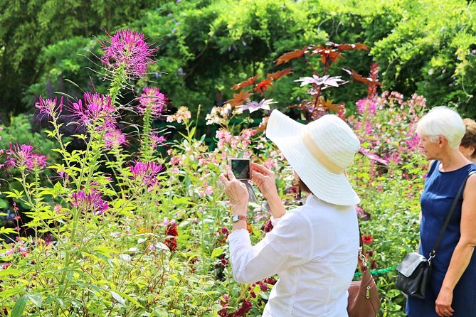 Giverny and Monet's Garden Half-Day Trip from Paris - A short walk through Giverny village
