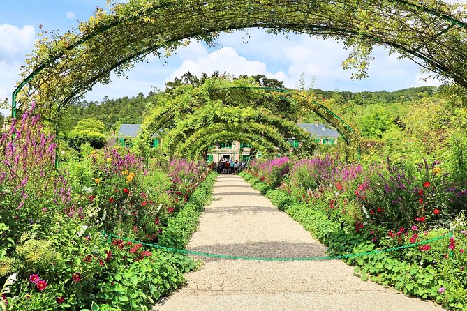 Giverny and Monet's Garden Half-Day Trip from Paris - How much guidance should you expect?