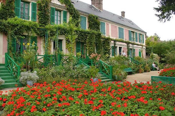 Giverny Half Day Guided Trip with Monet's House & Gardens from Paris by minivan - Monet’s pink house and rooms