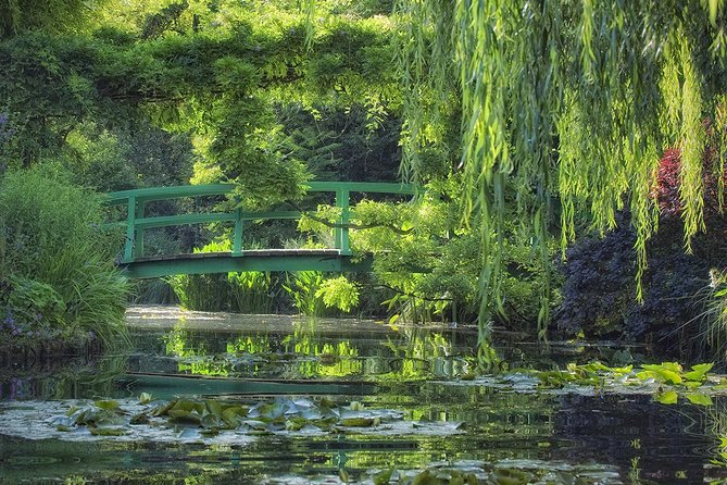 Giverny Half Day Guided Trip with Monet's House & Gardens from Paris by minivan - Crowds, weather, and choosing your departure