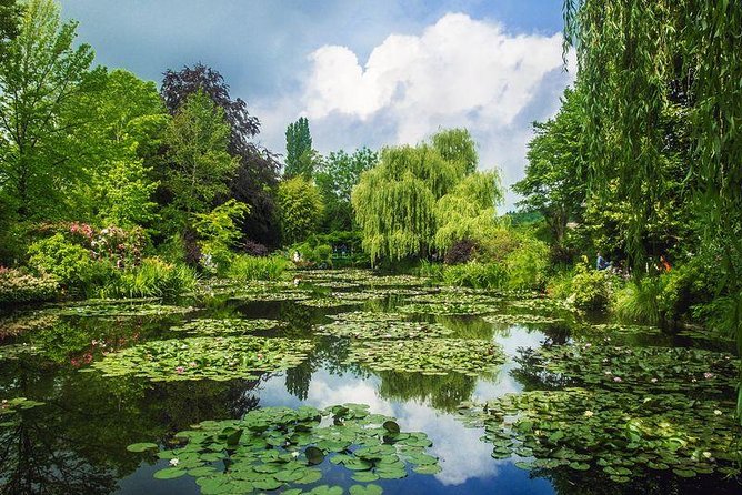 Giverny Monet House and Gardens Skip the line Walking tour - The Oriental Water Gardens and famous views