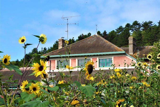 Giverny Monet House and Gardens Skip the line Walking tour - What the guide adds, and where the tour can falter