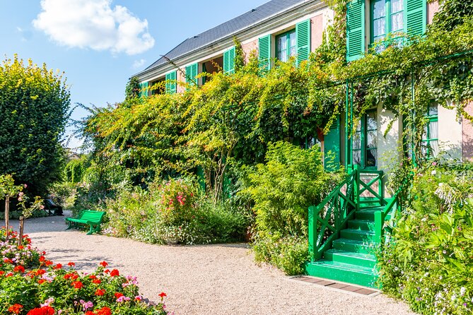 Giverny Monet's Gardens Entrance Ticket with Transport from Paris - Crowds, queues, and the best time to go