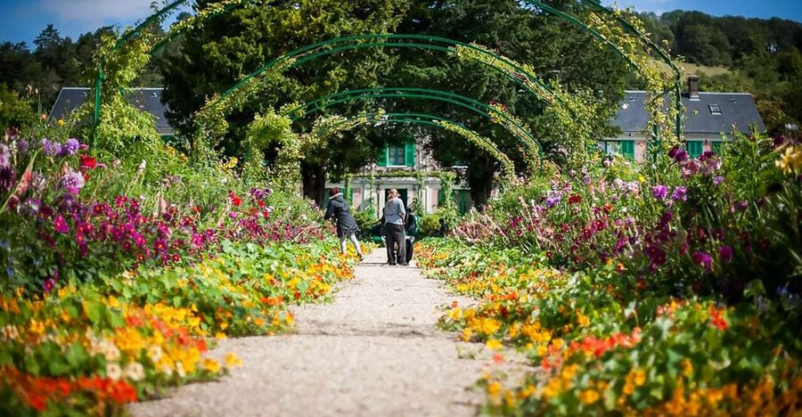 Giverny: Monet's House and Gardens Guided Tour - Key points to know before you book