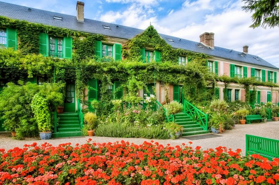 Giverny: Monet's House and Gardens Guided Tour - The water garden and Japanese bridge
