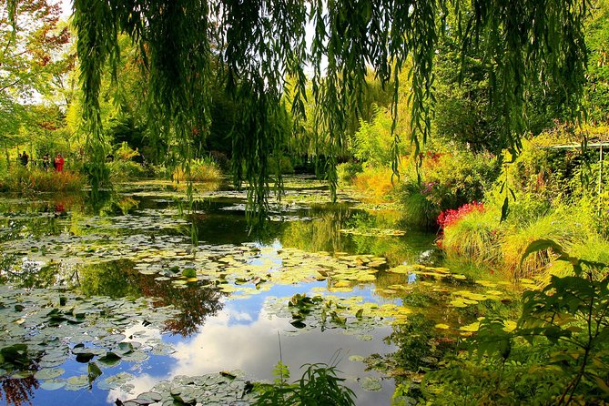Giverny Monet's House and Gardens plus Shopping Session Day Trip - Meeting near the Eiffel Tower at 9:30 a.m.