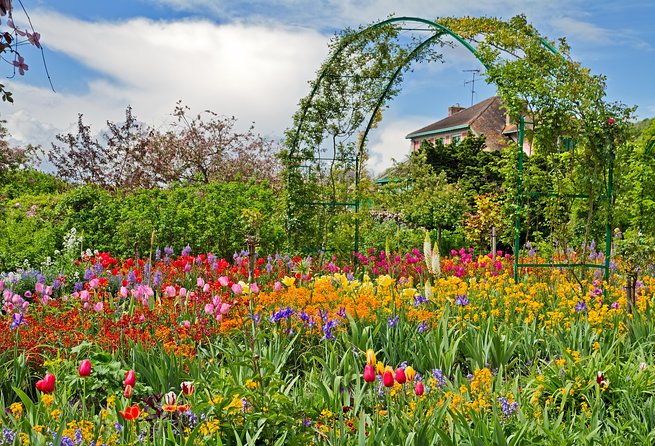 Giverny Monet's House and Gardens plus Shopping Session Day Trip - Monet’s village, churchyard, and the lunch question