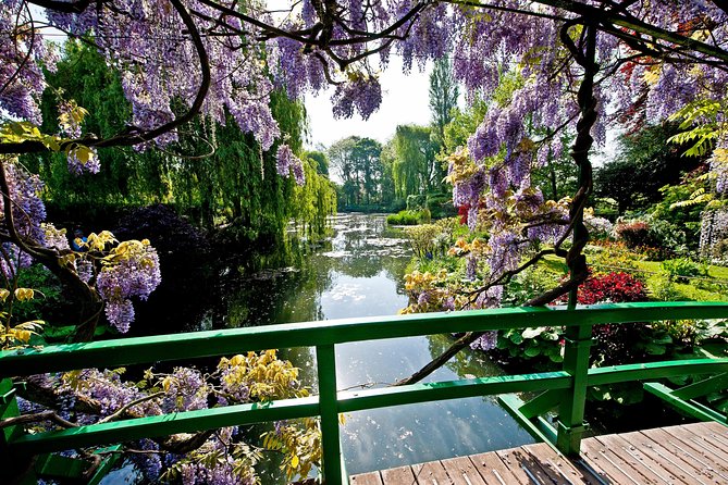 Giverny Private Trip with Monet's House, Gardens & Impressionism Museum - Walking the flower garden in the Clos Normand