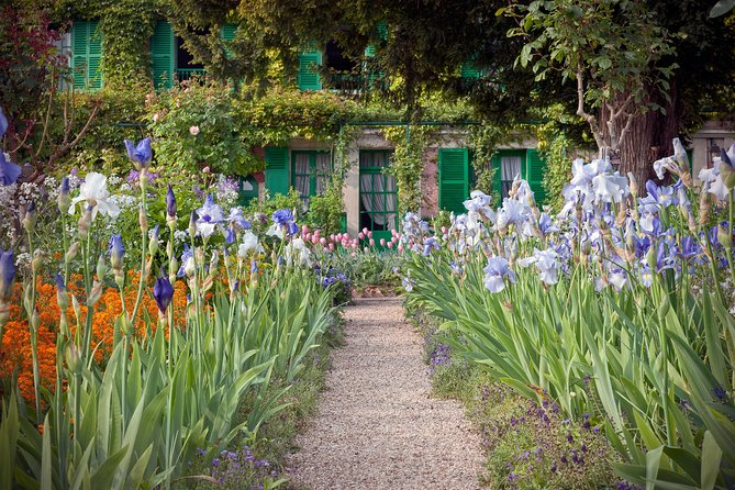 Giverny Private Trip with Monet's House, Gardens & Impressionism Museum - The water garden, bridge, and lily pond