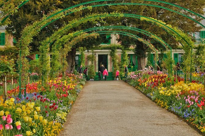 Giverny Private Trip with Monet's House, Gardens & Impressionism Museum - Timing, crowds, and the guide’s role