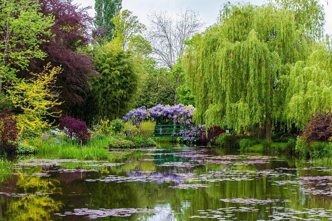 Giverny's House & Gardens plus Versailles Palace Day Trip with Lunch from Paris - Key points to know before booking
