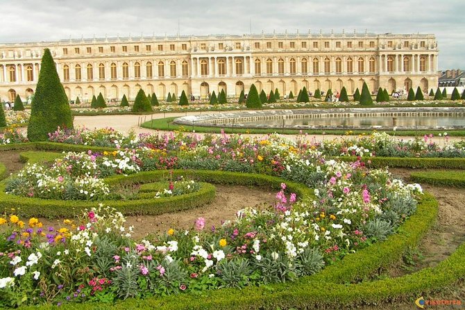 Giverny's House & Gardens plus Versailles Palace Day Trip with Lunch from Paris - Versailles with a guided palace visit