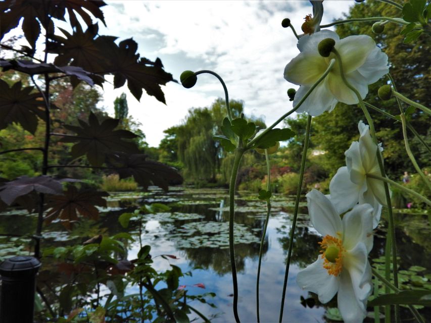 Giverny Village Walking Tour & Skip-the-Line to Monet Garden - Who should book this Giverny experience?