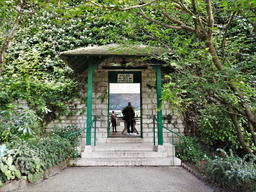 Giverny Village Walking Tour & Skip-the-Line to Monet Garden - Priority entry makes the $64 price easier to understand