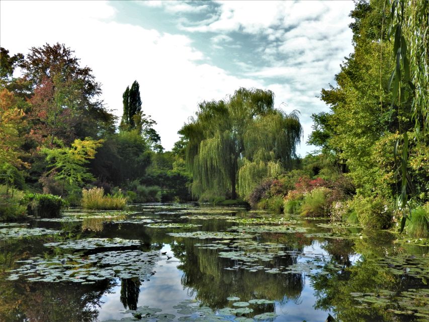 Giverny Village Walking Tour & Skip-the-Line to Monet Garden - The Japanese bridge and water lily pond