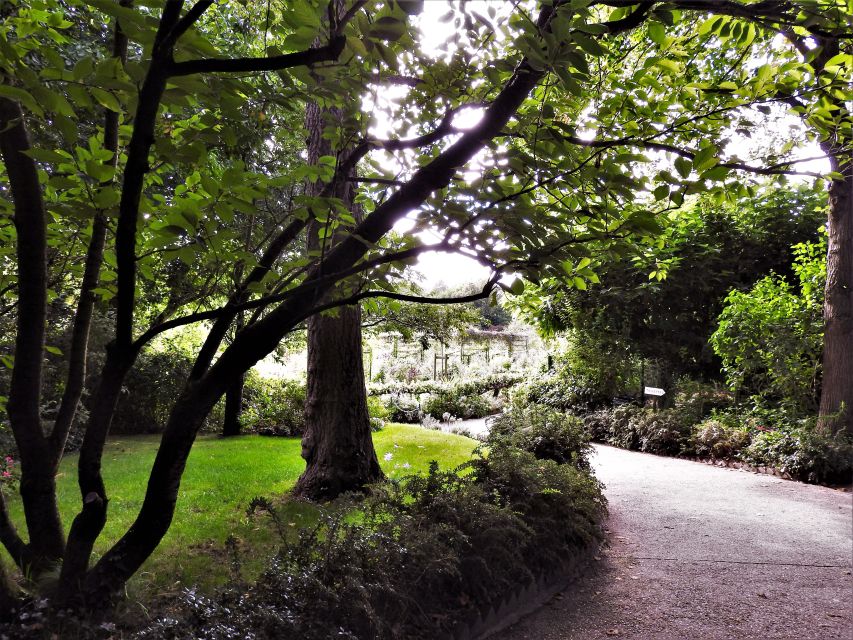 Giverny Village Walking Tour & Skip-the-Line to Monet Garden - Monet’s house is a quieter, more personal stop