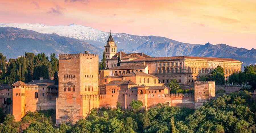 Granada: 3-Hour Alhambra and Generalife Gardens Guided Tour - Why a guided Alhambra visit helps