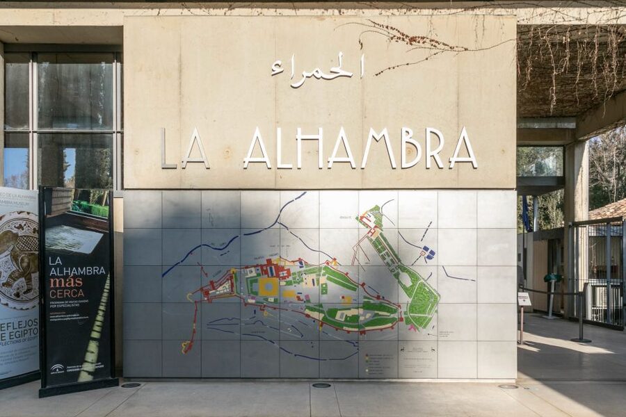 Granada: 3-Hour Alhambra and Generalife Gardens Guided Tour - Arabic inscriptions, symbolism, and Moorish Granada