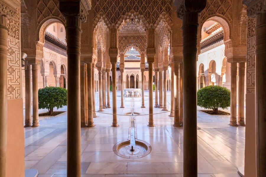 Granada: 3-Hour Alhambra and Generalife Gardens Guided Tour - Meeting your guide at the ticket office plaza