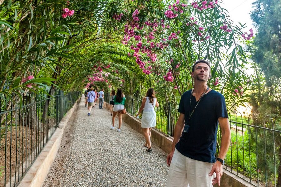 Granada: Alhambra and Generalife Garden Ticket & Guided Tour - Key points before you book
