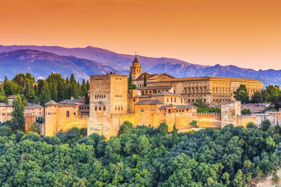 Granada: Alhambra and Generalife Gardens Guided Tour - The major catch: no Nasrid Palace ticket