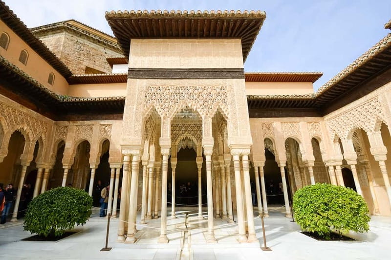 Granada: Alhambra & Gardens Tour w/Nasrid Palaces Option - Why a guide helps at the Alhambra