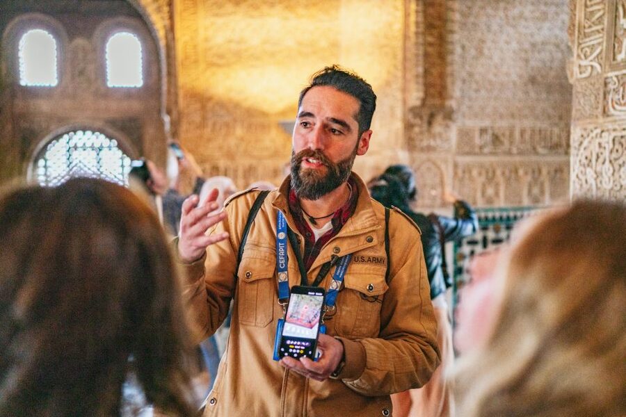 Granada: Alhambra Guided Tour with Nasrid Palaces & Gardens - Nasrid Palaces: decoration with a political purpose