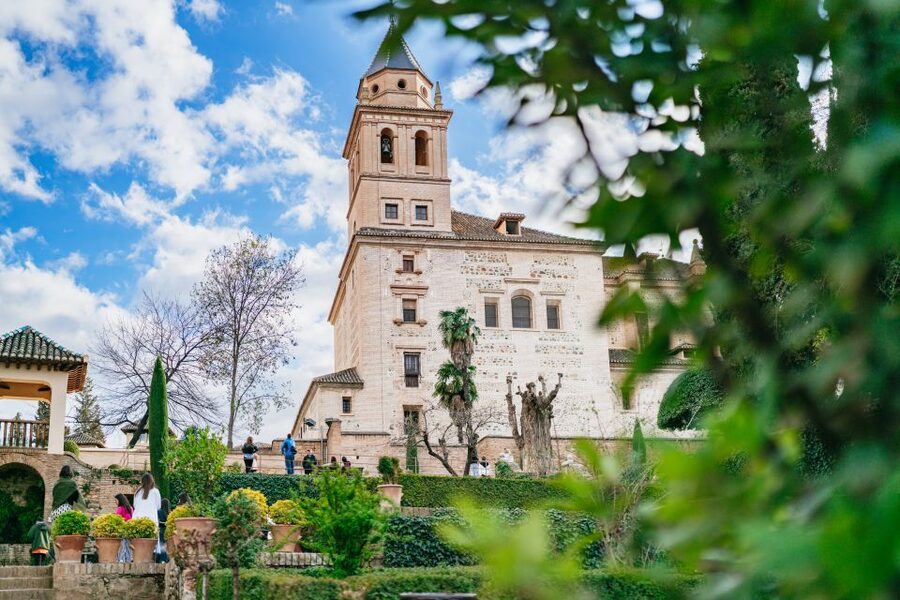 Granada: Alhambra Guided Tour with Nasrid Palaces & Gardens - Who will appreciate this Alhambra visit?