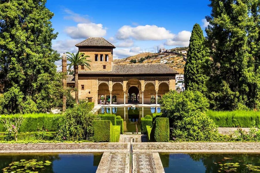 Granada: Alhambra, Nasrid Palaces & Gardens guided Tour - Key points to know before booking