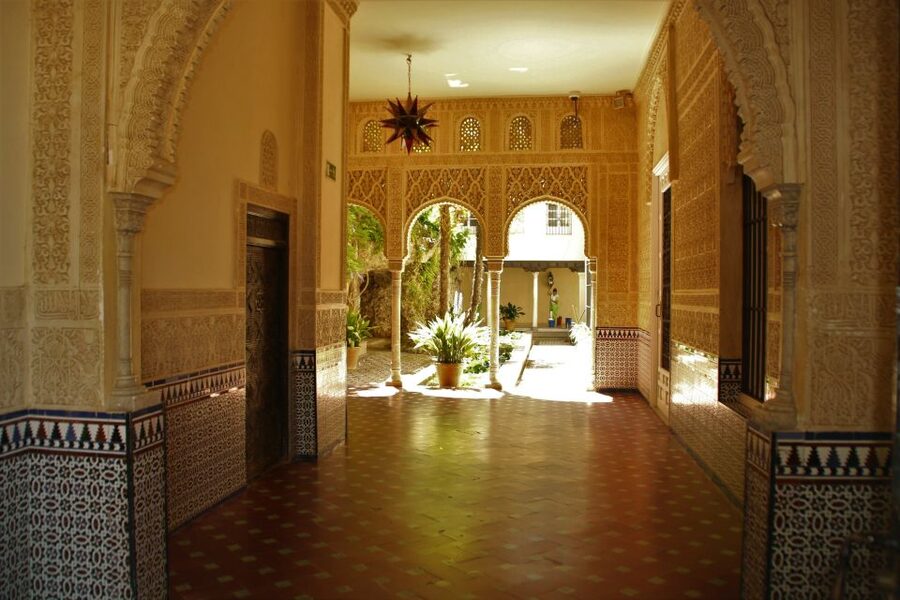 Granada: Gardens of Carmenes Guided Tour - What a Carmen means in Granada