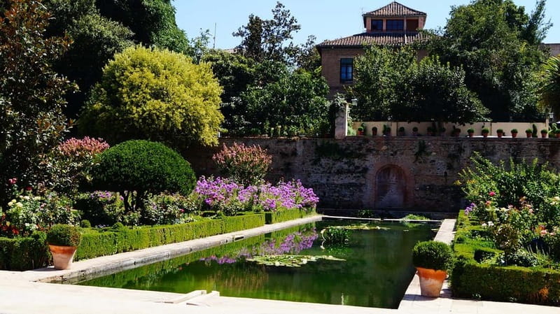 Granada: Gardens of the Alhambra and Generalife Regular Tour - Palace of Charles V and the change in power