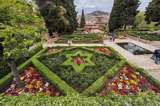 Granada, Visit Alhambra with Nasrid palaces, gardens and Alcazaba - Generalife gardens, fountains and the water staircase
