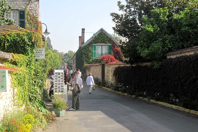 Guided tour Monet's house and gardens/small group - Meeting at Les Nymphéas at 1:00 pm