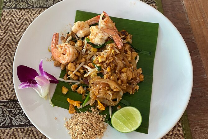 Half day Thai cooking Class + Market tour+Garden tour - From Phuket hotel pickup to Mae Somchit Market