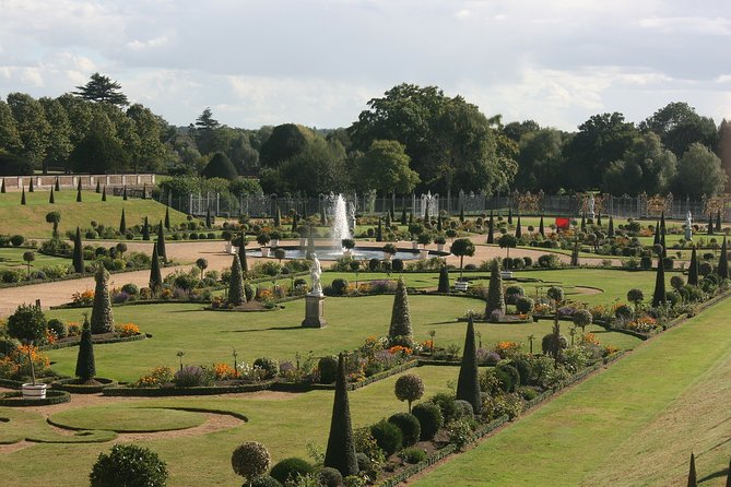 Hampton Court Palace & Garden Maze, Private Tour Admission with Audio Guides - Key points to know before you book