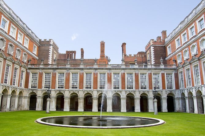 Hampton Court Palace & Garden Maze, Private Tour Admission with Audio Guides - What private touring changes