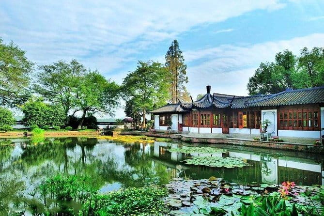 Hangzhou Nature and Garden Private Day Tour with Tea Village and Lunch - Feilai Peak brings stone carvings and Buddhist art
