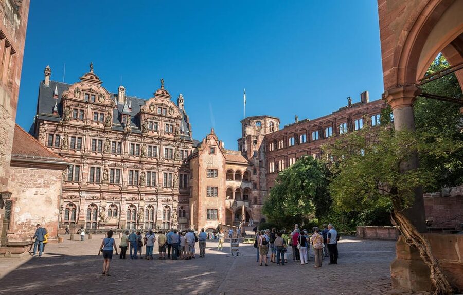Heidelberg: Heidelberg Castle Garden & Outside Private Tour - Seeing Heidelberg Castle from the courtyard