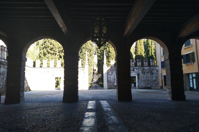 Hidden Verona & Giusti Garden- 3 hour private walking tour - Starting in Piazza Bra with Verona’s public gardens