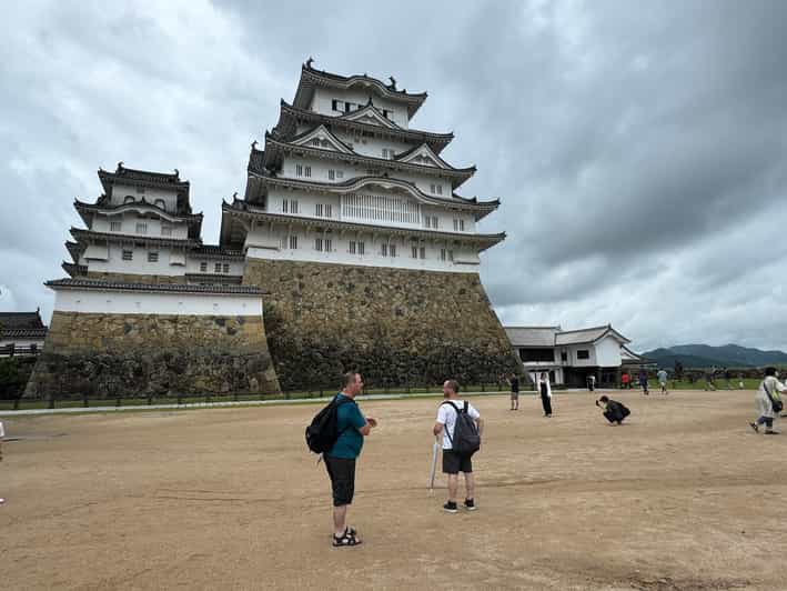 Himeji: Himeji Castle & Kokoen Garden 3.5-Hour Guided Tour - Starting at JR Himeji Station with an easy meeting point