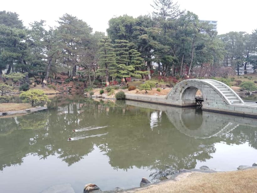 Hiroshima: Shukkei-en Garden with local guide 90min - Why Shukkei-en feels different from an ordinary city park