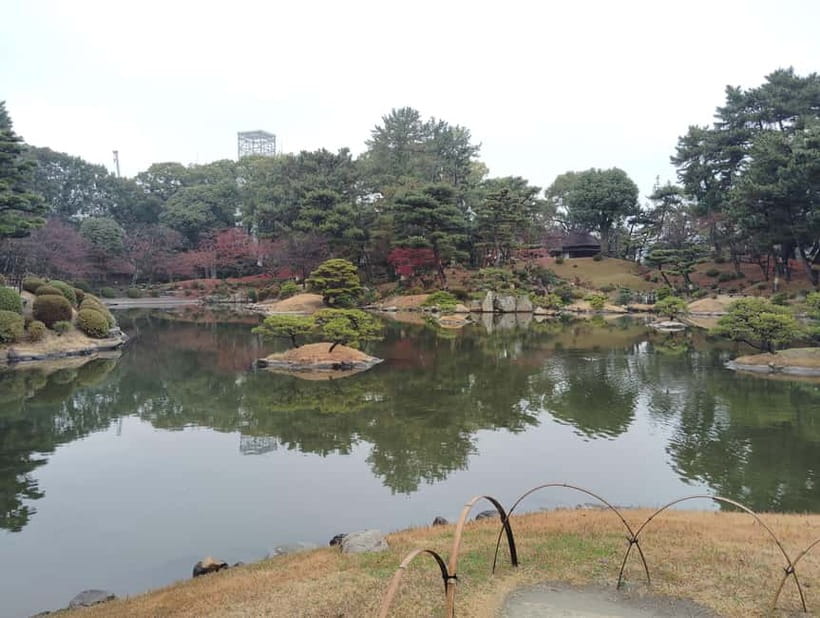 Hiroshima: Shukkei-en Garden with local guide 90min - Bridges, buildings, and the art of looking