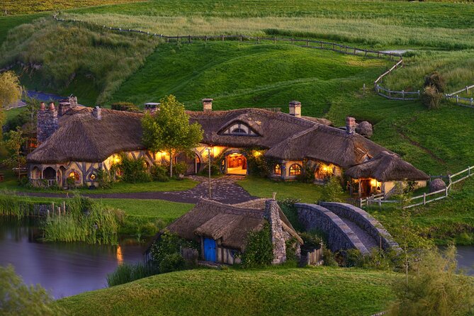 Hobbiton Movie Set and Hamilton Gardens Small Group-from Auckland - Lake Karapiro and the countryside connection